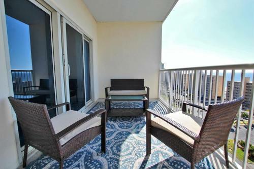 Apartamento Crystal Tower 1002