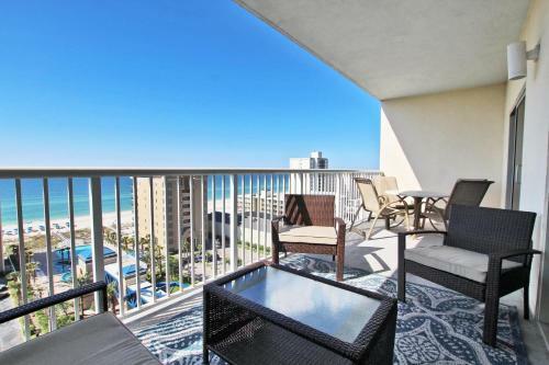 Apartamento Crystal Tower 1002