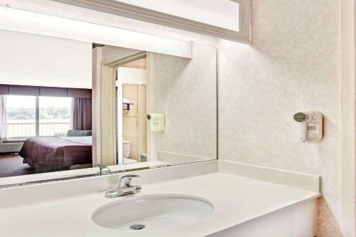 Hotel Days Inn By Wyndham Forrest City