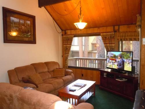 Two-bedroom Plus Den Premier Unit #13 By Escape For All Seasons