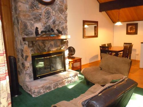 Two-bedroom Plus Den Premier Unit #13 By Escape For All Seasons