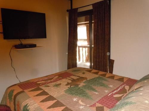 Two-bedroom Plus Den Premier Unit #13 By Escape For All Seasons