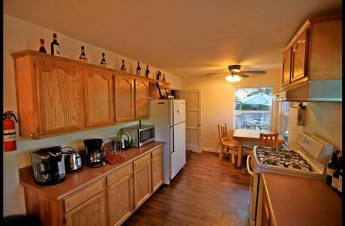 Honey Bear Lodge