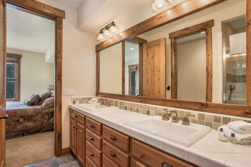 Lodge Mammoth Golf Properties By 101 Great Escapes