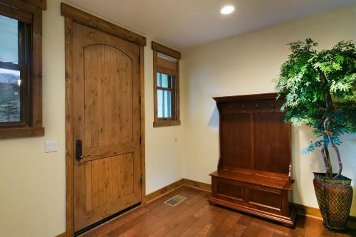 Lodge Mammoth Golf Properties By 101 Great Escapes