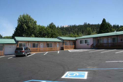 Evergreen Lodge