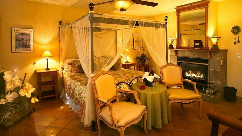 Bed & Breakfast Cabernet House, An Old World Inn