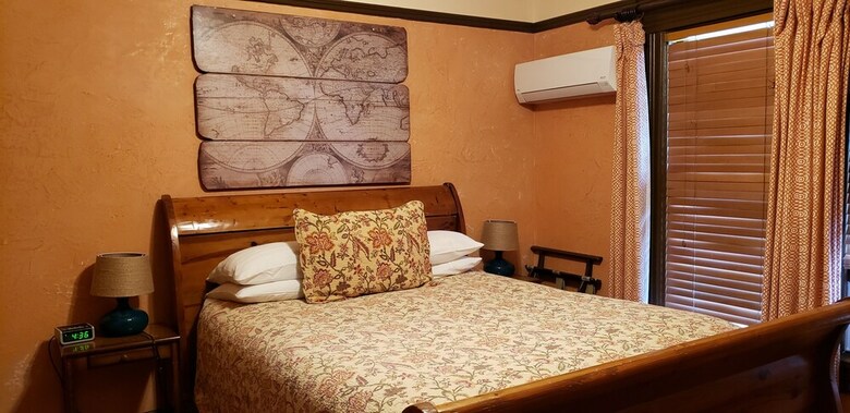 Bed & Breakfast Cabernet House, An Old World Inn