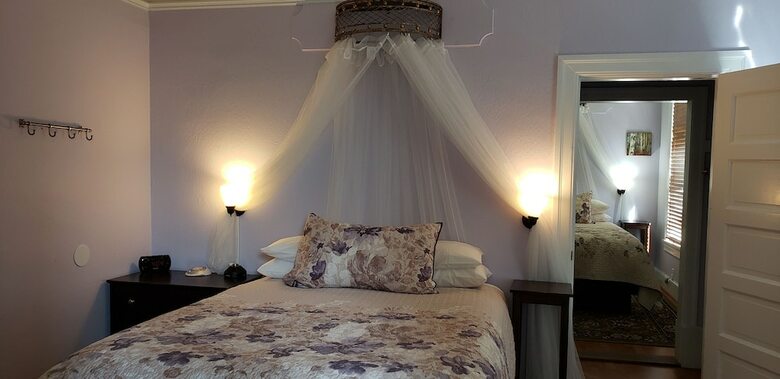 Bed & Breakfast Cabernet House, An Old World Inn