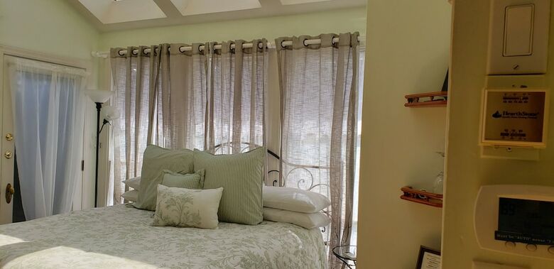 Bed & Breakfast Cabernet House, An Old World Inn