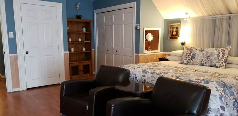 Bed & Breakfast Cabernet House, An Old World Inn