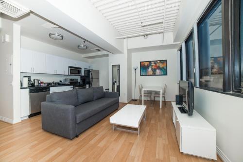 Hollywood Academy Apartment