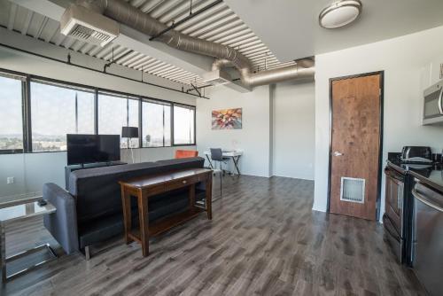 Hollywood Gallery Apartment