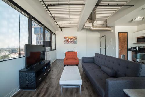 Hollywood Gallery Apartment