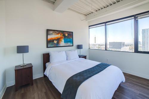 Hollywood Gallery Apartment