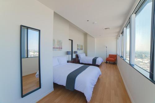 Hollywood Gallery Apartment