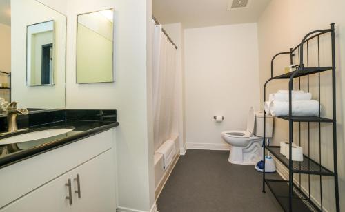 Hollywood Gallery Apartment