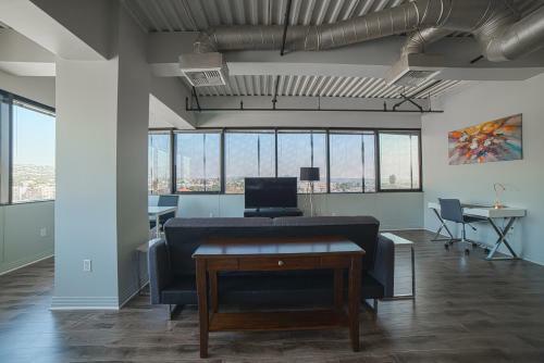 California Jewel Apartment