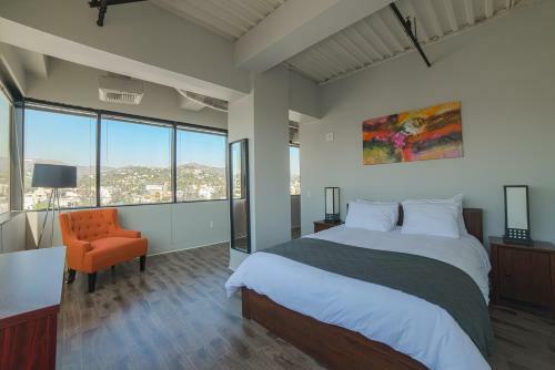 California Jewel Apartment