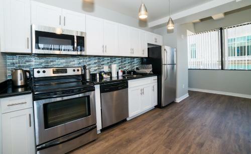 California Jewel Apartment