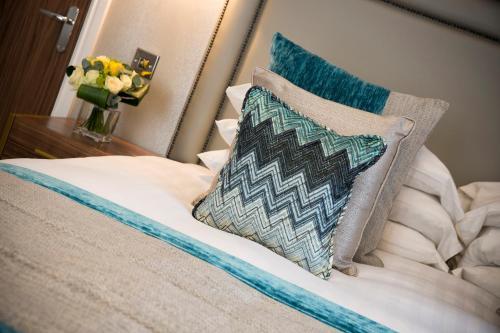 Hotel Lodore Falls