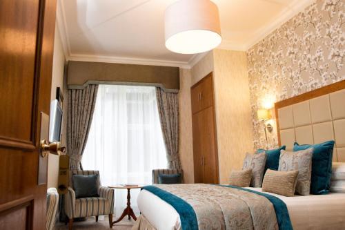 Hotel Lodore Falls