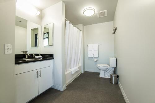Hollywood Aurora Apartment