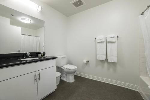Hollywood Aurora Apartment