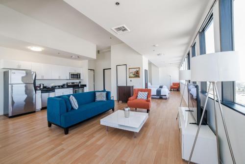 Hollywood Arch Apartment