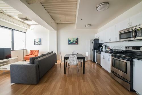 Hollywood Arch Apartment