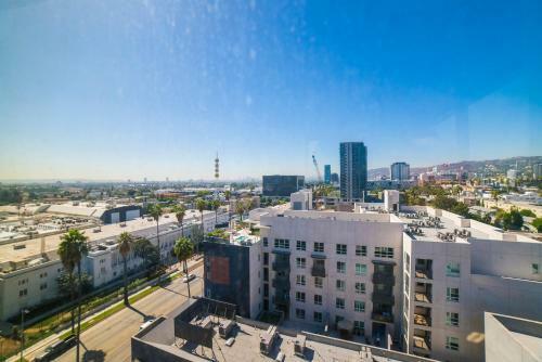 Hollywood Arch Apartment