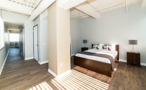 Hollywood Arch Apartment
