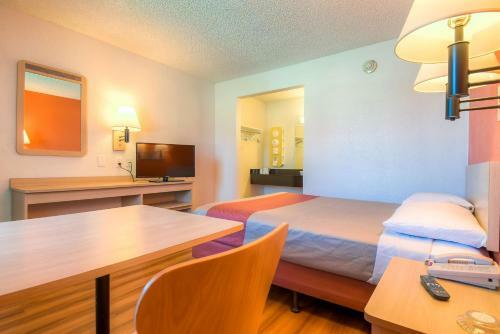 Motel 6 Palm Springs - Rancho Mirage