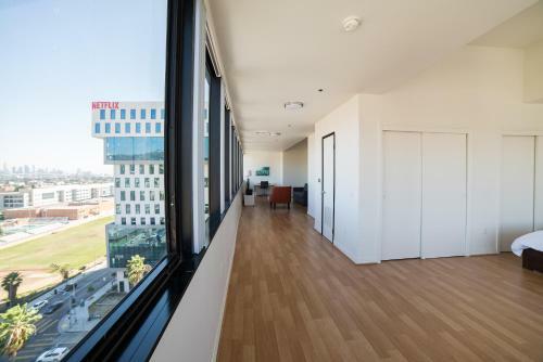 Hollywood Dicaprio Apartment