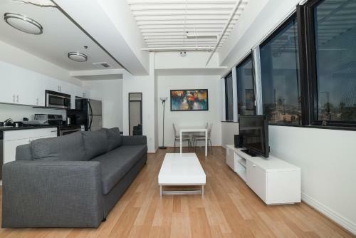 Hollywood Dicaprio Apartment