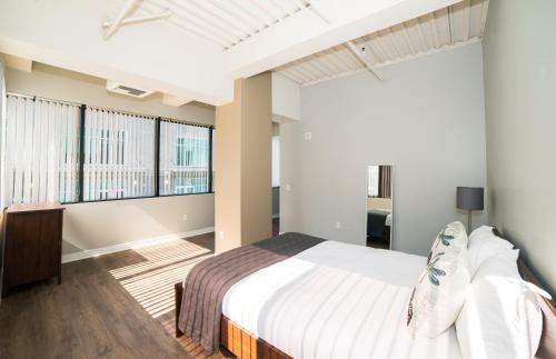 Hollywood Dicaprio Apartment