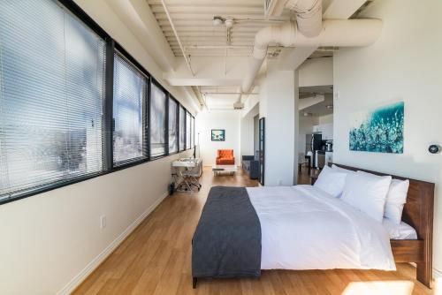 California Silver Apartment