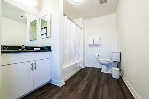 California Silver Apartment