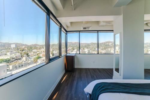California Silver Apartment