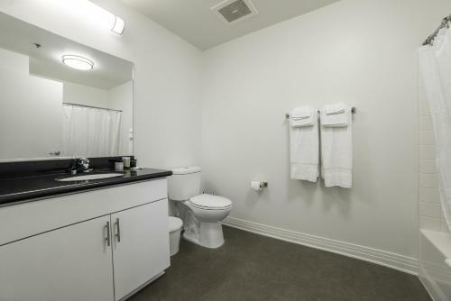 California Silver Apartment