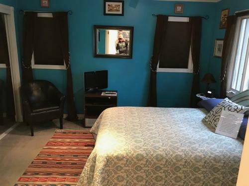 Elaine's Hollywood Bed & Breakfast