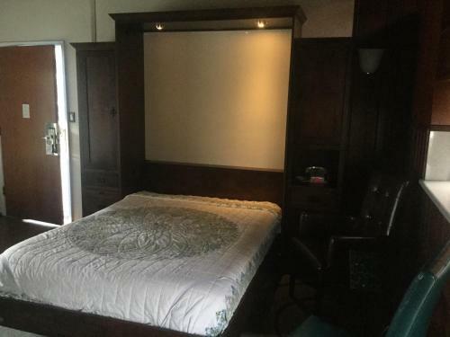 Posada Edgewater Beach Inn & Suites