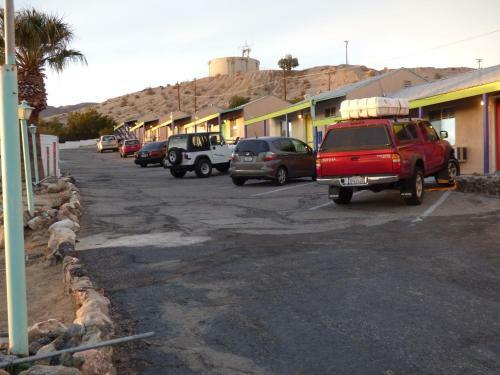 Motel 9 Palms Inn