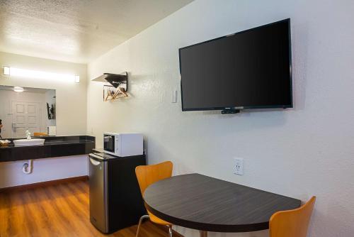 Motel 6 Ventura Downtown