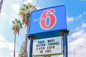 Motel 6 Visalia