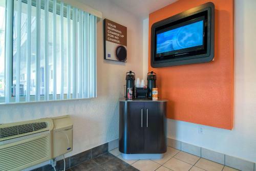 Motel 6 Westminster South - Long Beach Area