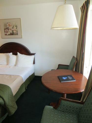 Silver Saddle Motel