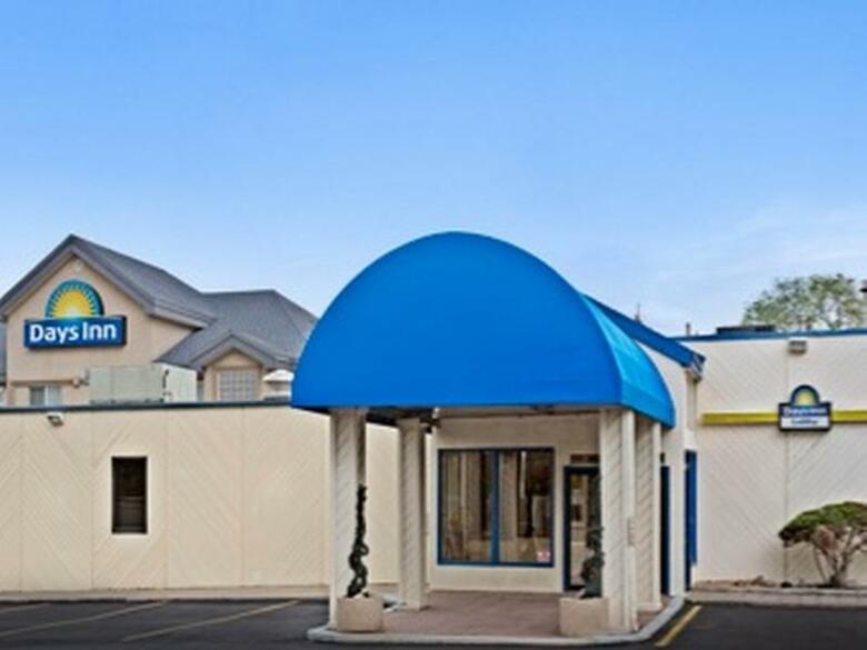 Hotel Days Inn & Suites West/golden