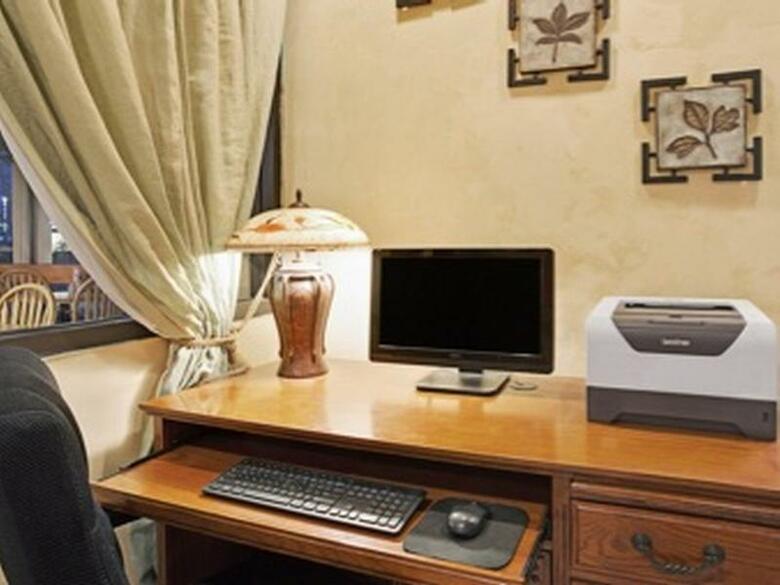 Hotel Days Inn & Suites West/golden