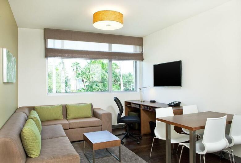 Hotel Element Miami Doral